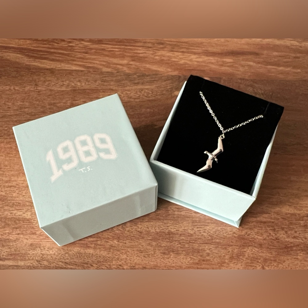 Authentic Taylor Swift 1989TV Seagull Necklace in Silver